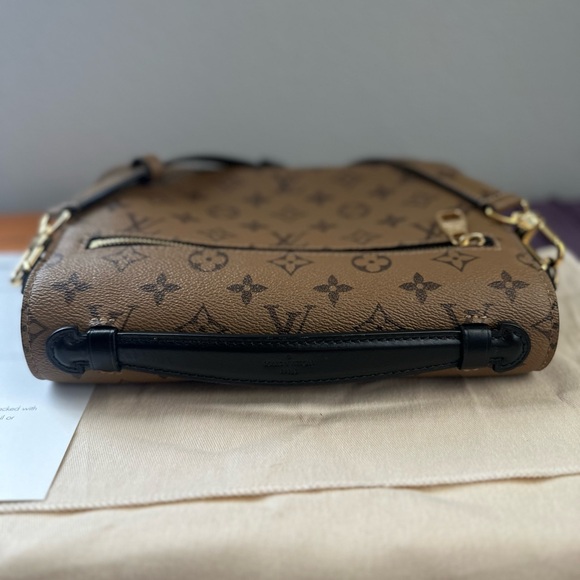 LV Pochette Métis in Reverse monogram - Picture 4 of 14